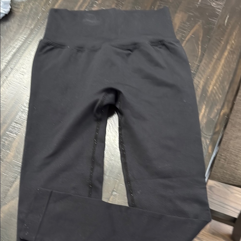 Black Scrunch Butt Leggings